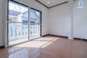 *****ทาวน์เฮ้าส์มือสองย่านกรุงเทพฯ ม.ร่มรื่นเพลส ลาดพร้าว-โชคชัย4 หลังมุม! เนื้อที่ 20 ตร.ว. ฟังก์ชัน 3 ห้องนอน 2 ห้องน้ำ 1 ที่จอดรถ ตกแต่งใหม่ รีโนเวททั้งหลัง ไม่ได้เข้าอยู่ บนทำเลเชื่อมต่อถ.ประดิษฐ์มนูธรรม, ถ.รามอินทรา ใกล้ทางด่วนรามอินทรา–อาจณรงค์